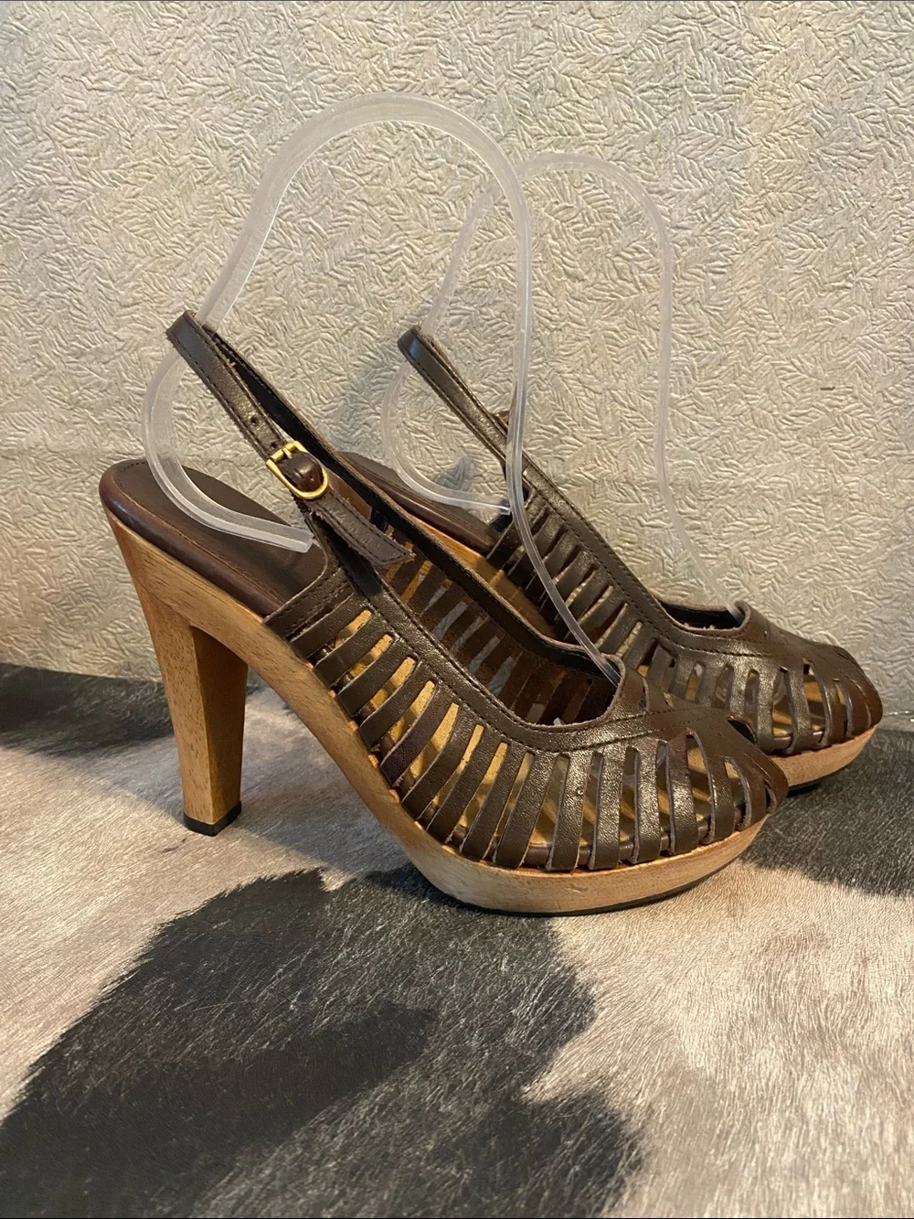 Michael Michael Kors 6 M Peep-Toe Sandals
